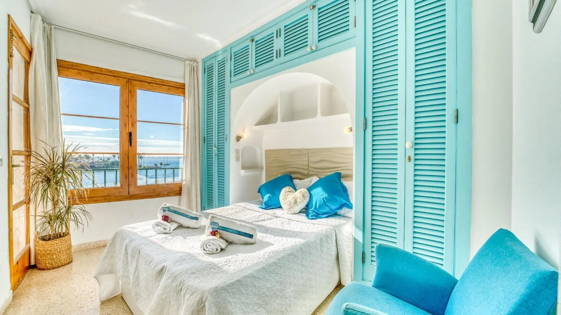 Apartment With Private Roof Terrace Port de Alcudia  Spanien